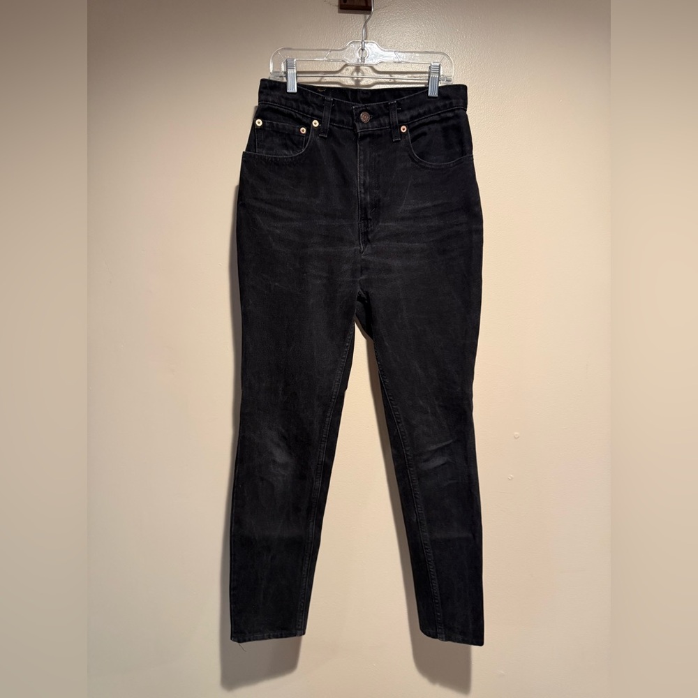 Vintage USA Made Levi’s 550 Relaxed Fit tapered leg jeans size 5 medium